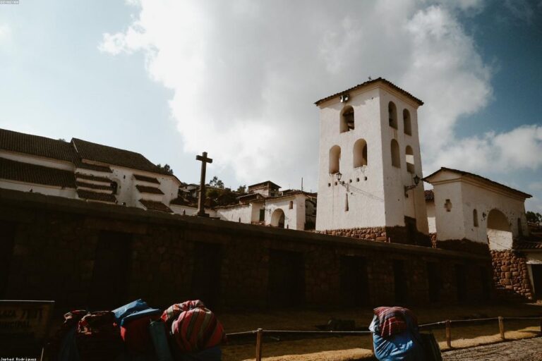 Experiencia Cultural en Chinchero – Tradiciones, Textiles y Comunidad Andina
