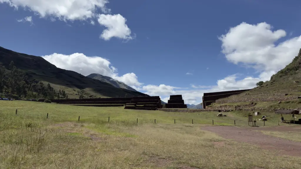 Templo de Wiracocha en Raqchi, parada de la Ruta del Sol
