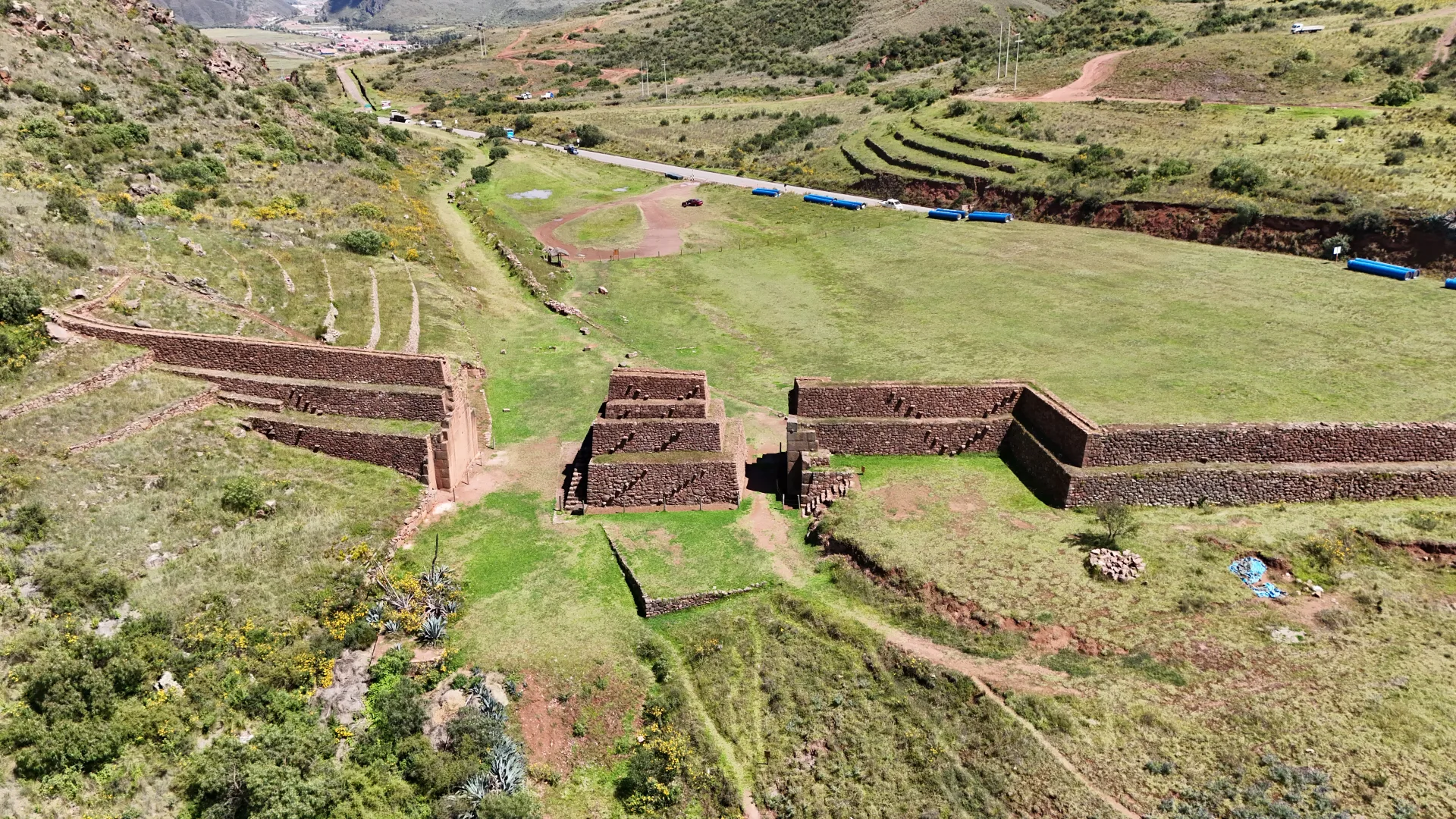 Rumicolca, la portada inca de entrada al Valle Sur de Cusco, desde el aire
