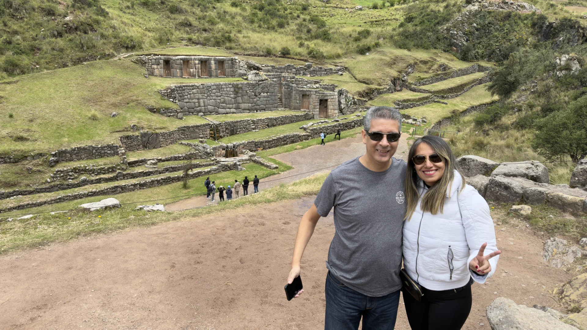 Viajeros en Tambomachay, los baños del Inca, última parada del City Tour Cusco
