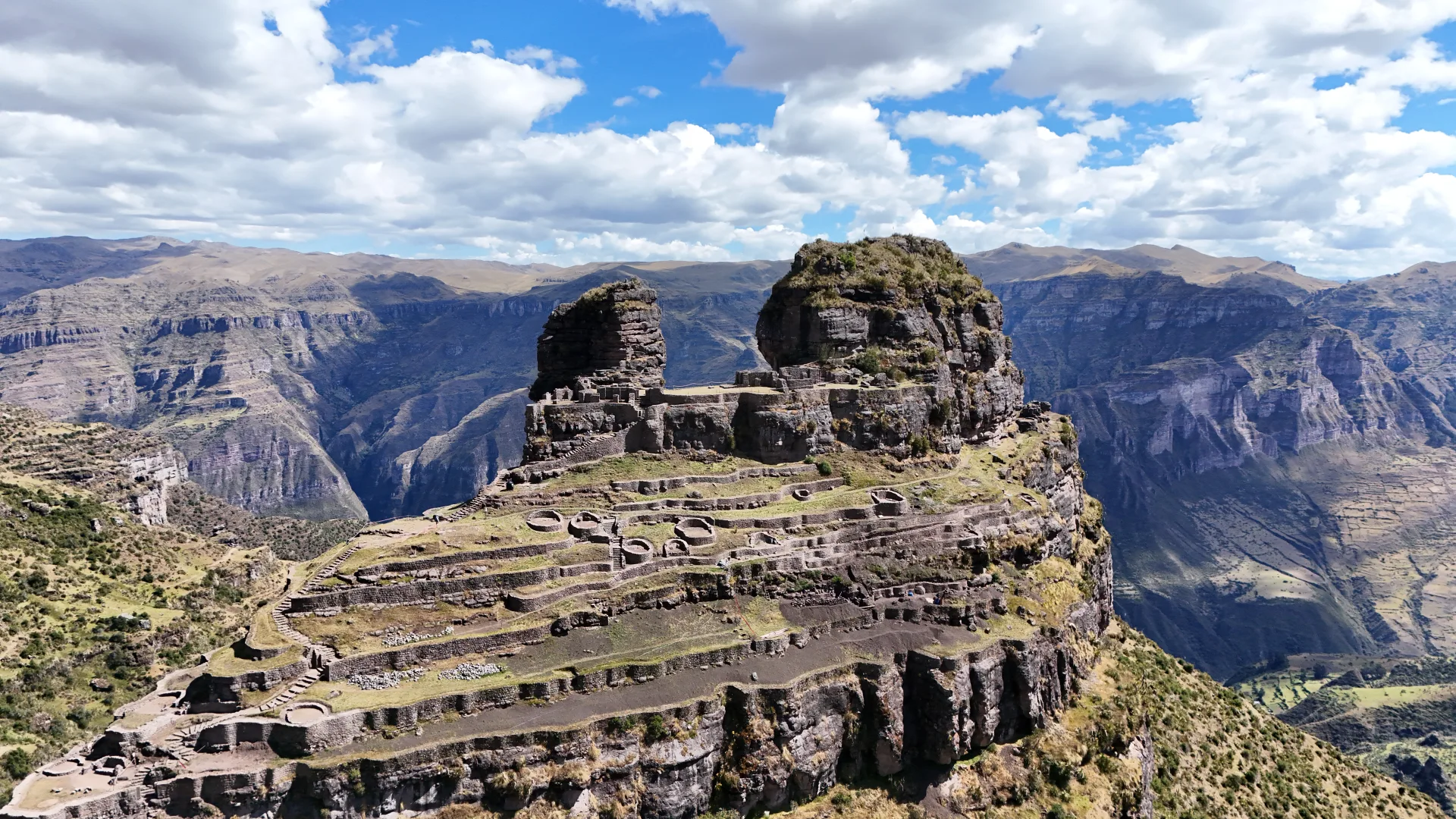 Waqrapukara, la fortaleza inca sobre el cañón del Apurímac, desde el aire