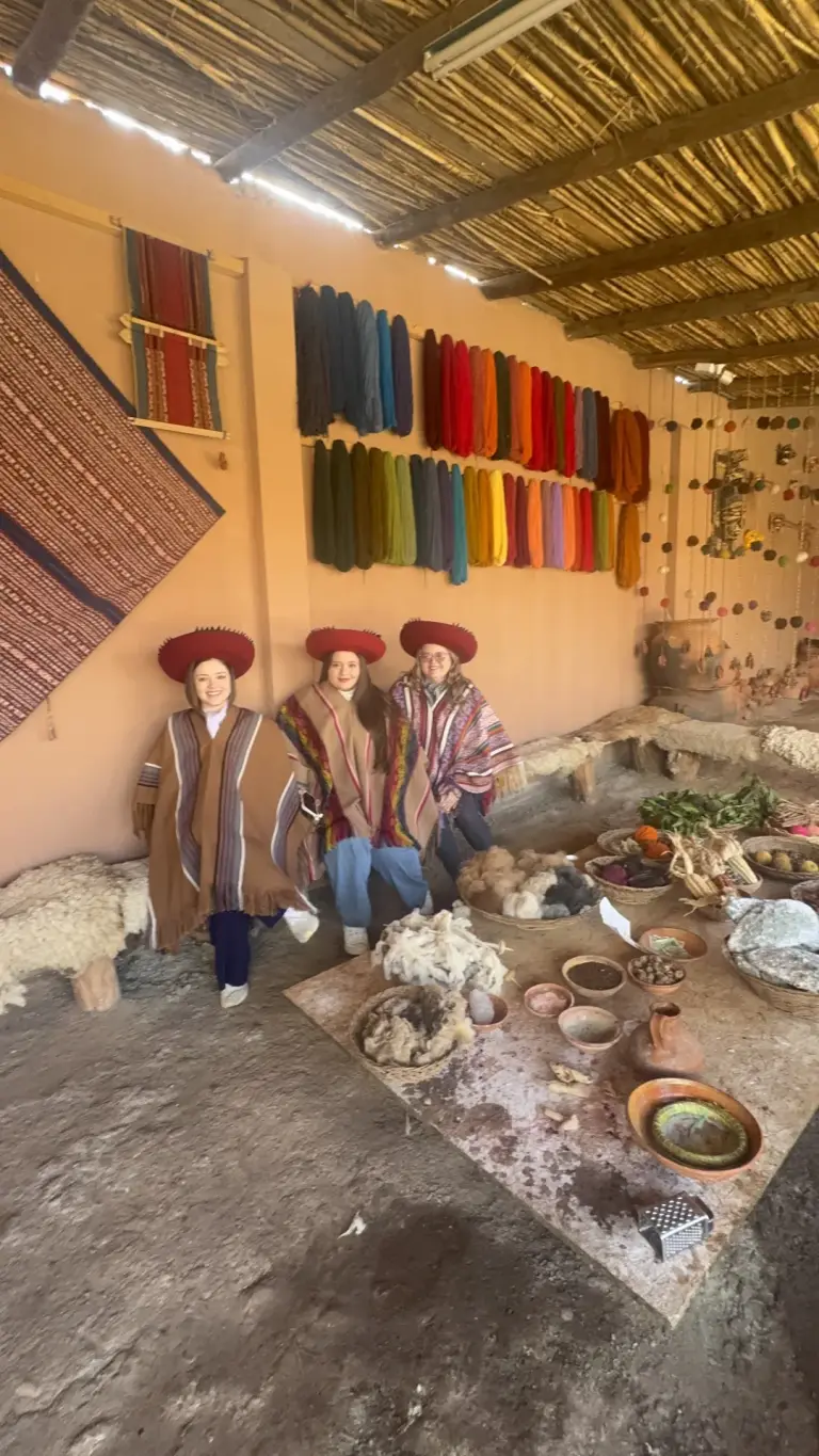 Wool coloured with natural dyes and a weaving demonstration in Chinchero